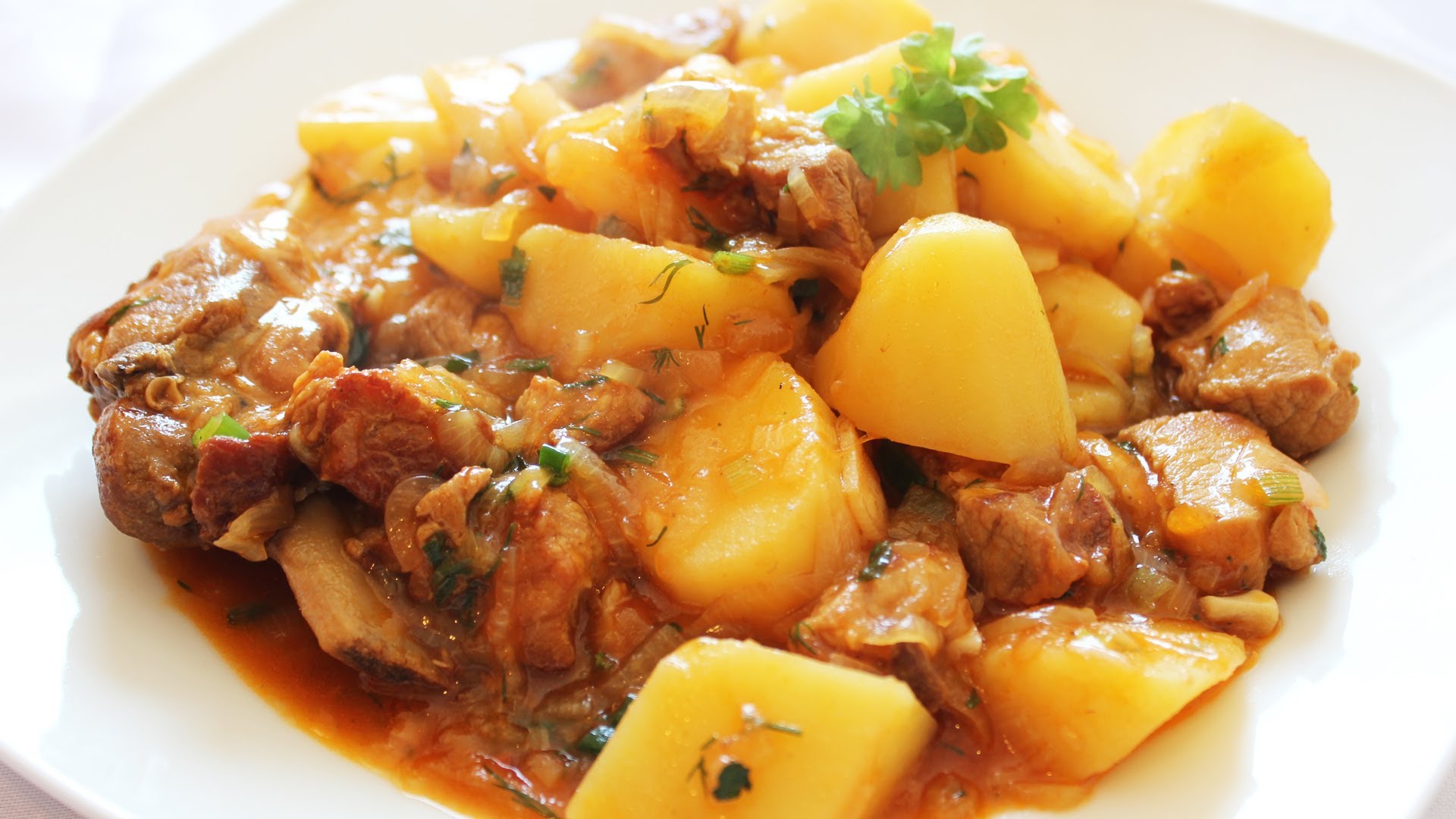 Как вкусно приготовить мясо с картошкой на сковороде Как вкусно приготовить мясо с картошкой на сковороде