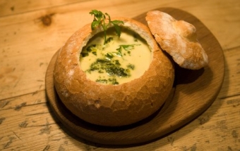 Крем-суп в хрустящей буханке хлеба