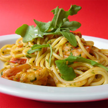 Спагетти с рукколой в сливочном соусе 
