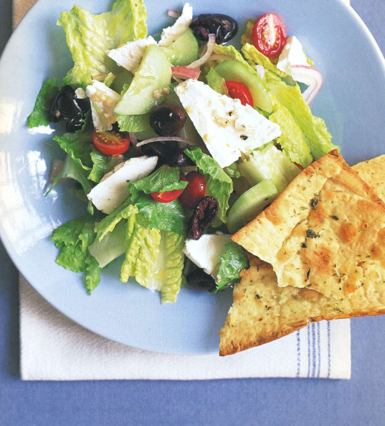 Рецепт: греческий салат с пряным лавашом