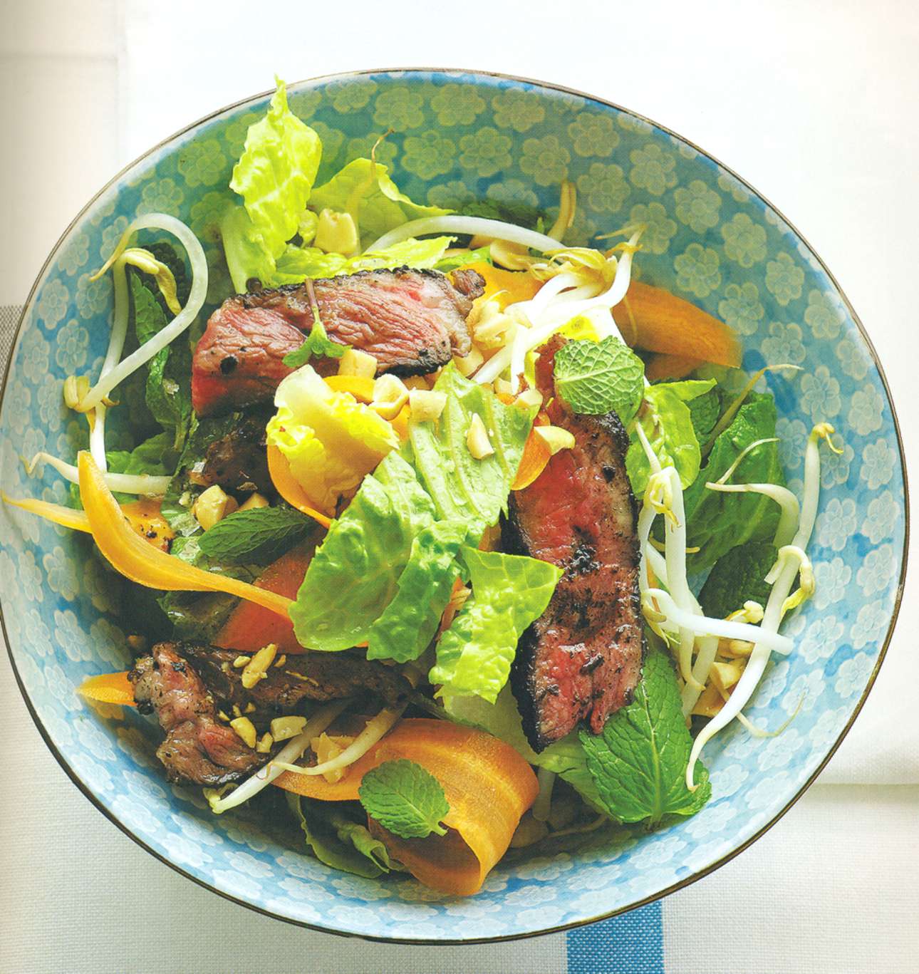 Рецепт: салат со стейком в тайском стиле