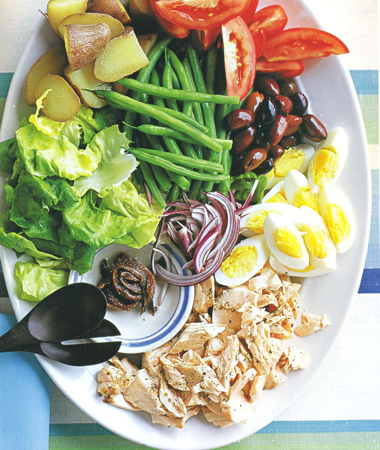 Рецепт: салат нисуаз с лососем