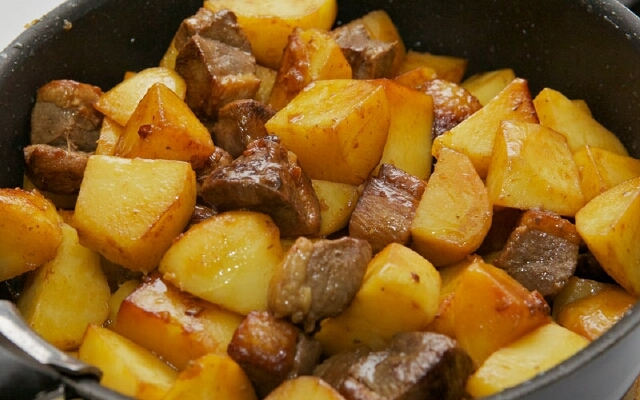 Как приготовить картофель с мясом