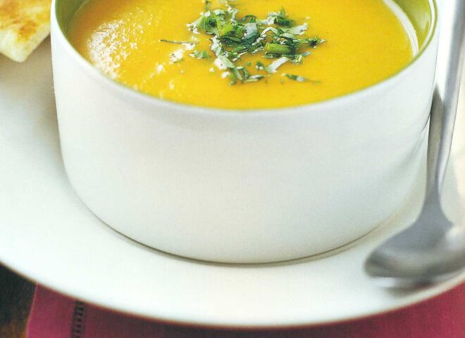 Рецепт: морковный суп с карри