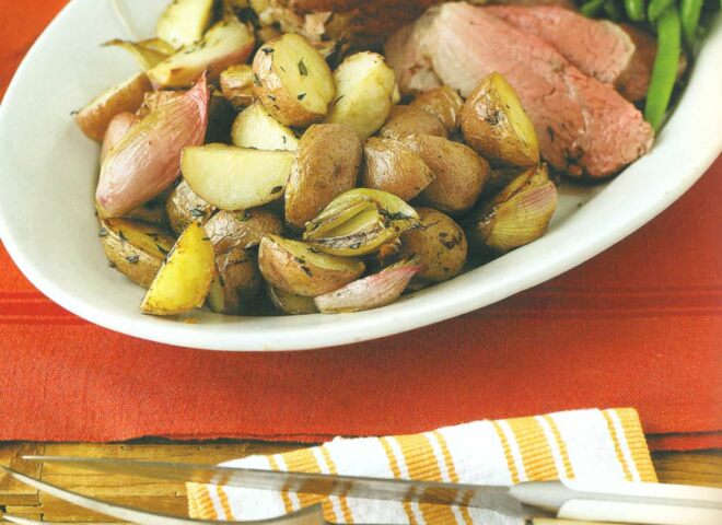 Рецепт: запеченная говядина с шалотом и картофелем