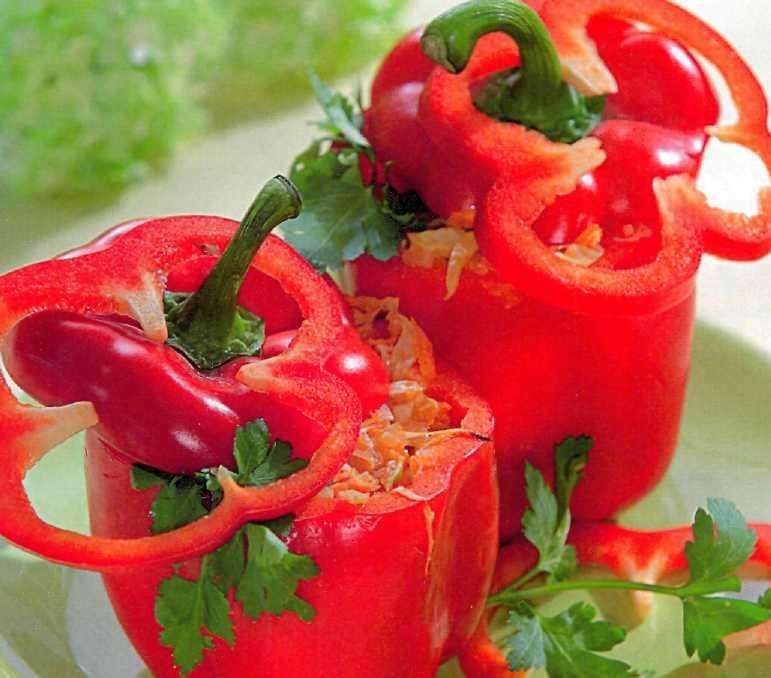 Сладкий перец с начинкой из картофельных чипсов и фасоли