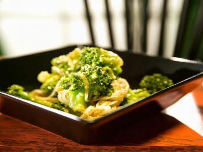 Рецепт салата из свежей брокколи