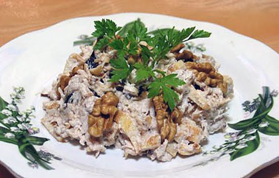 Рецепт приготовления салат с курицей и черносливом