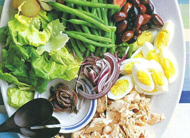 Рецепт: салат нисуаз с лососем