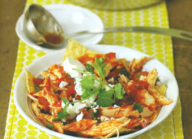 Рецепт: мексиканские жареные лепешки челакилес с курицей