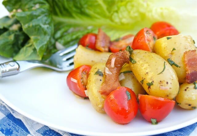 Теплый картофельный салат Blt