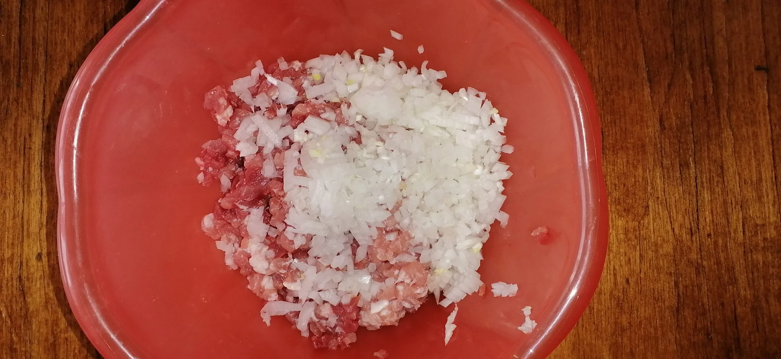 Самса из слоеного теста с мясом