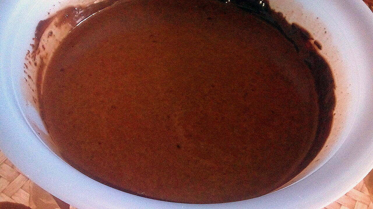 Торт с черносливом, орехами и шоколадным желе