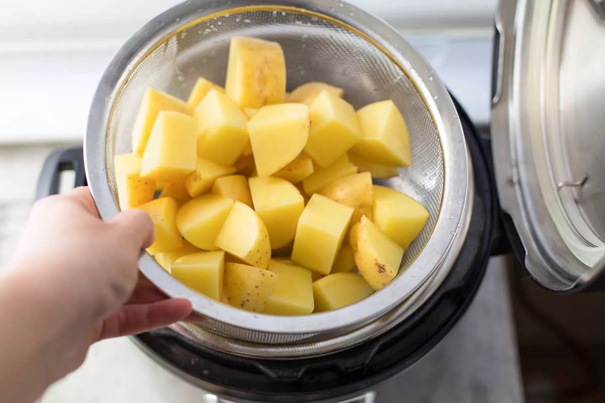 Как приготовить картофель в мультиварке
