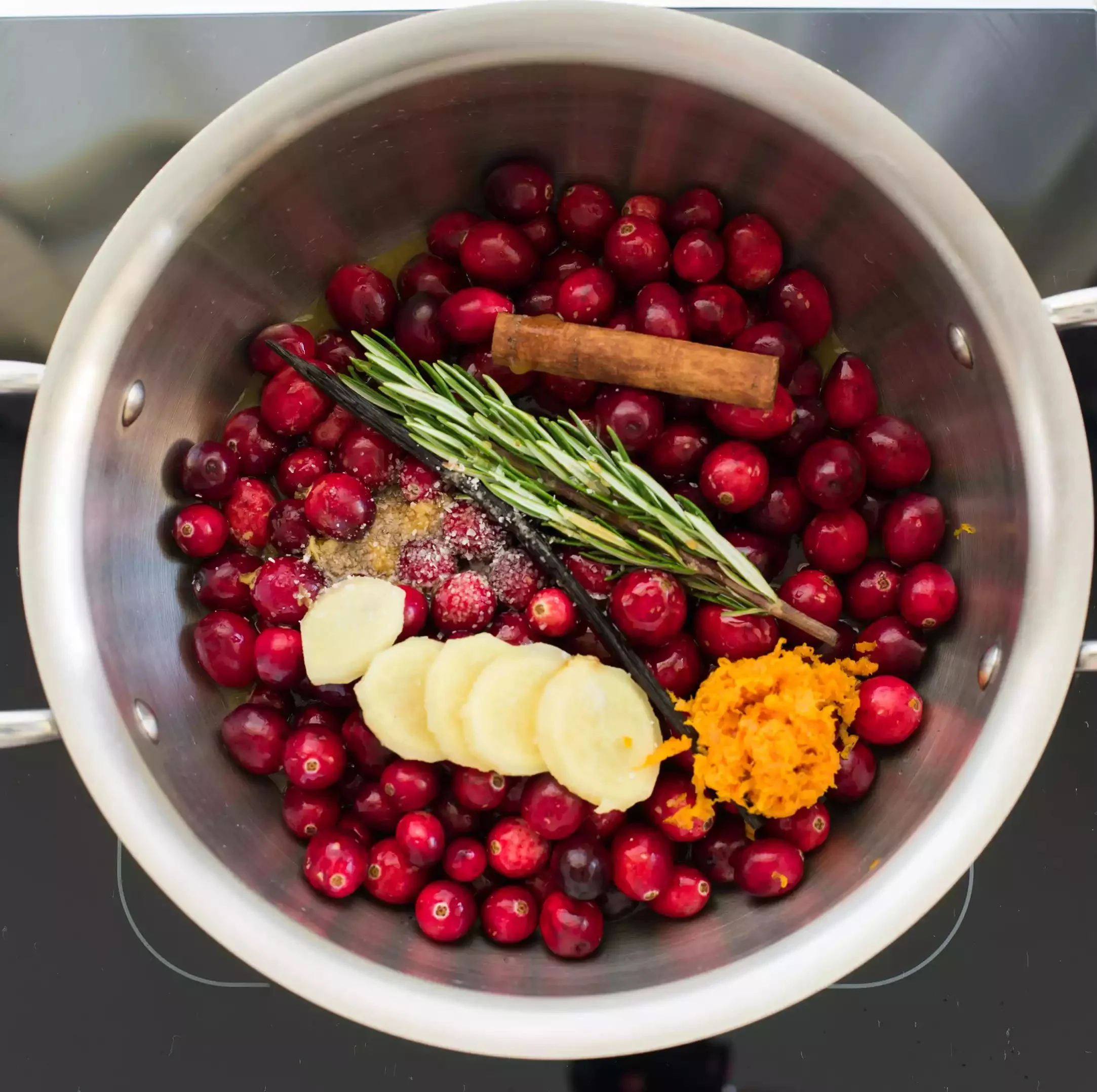 Канапе из клюквенного бри в аэрофритюрнице