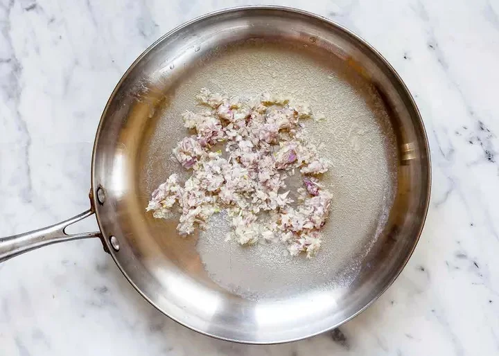 Курица со сливочно грибным соусом с шалфеем