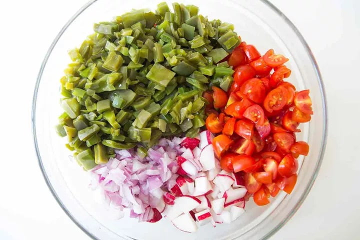 Салат из кактусов «Нопалитос»