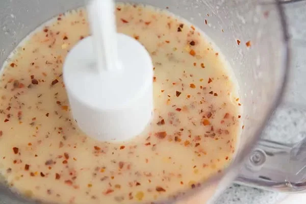 Салат из лапши с кунжутом и имбирем