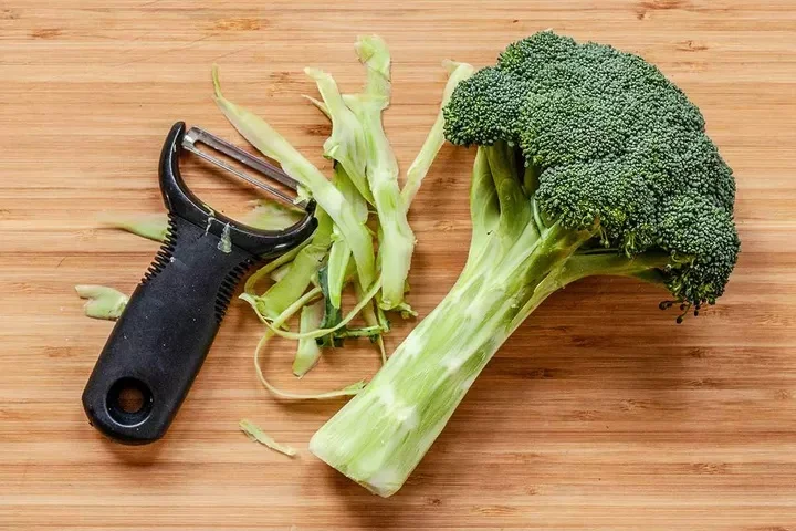Сырный киш без корочки с брокколи и ветчиной
