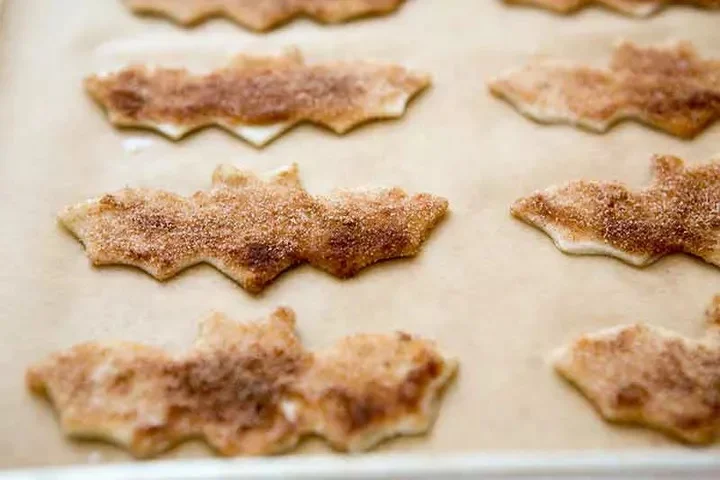 «Жуткие» чипсы из мучной тортильи с сахаром и корицей