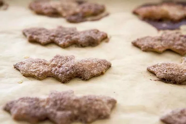 «Жуткие» чипсы из мучной тортильи с сахаром и корицей