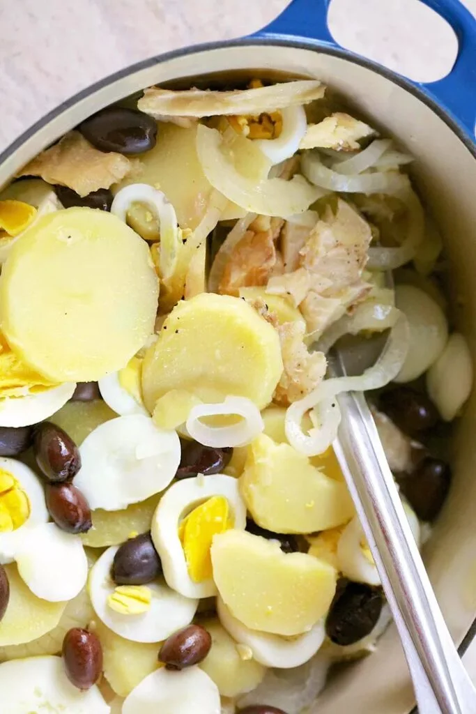 Bacalhau (португальское тушеное мясо соленой трески)