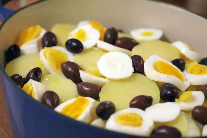 Bacalhau (португальское тушеное мясо соленой трески)