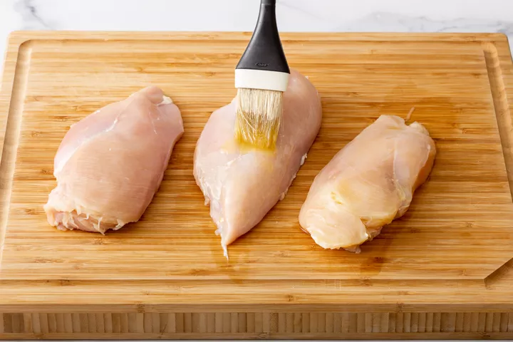 Как приготовить сочные куриные грудки без кожицы на гриле