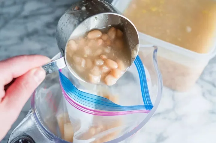 Как замораживать супы, бобы и бульоны