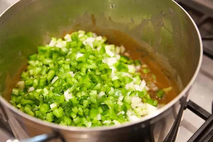 Куриный гамбо с андуйской колбасой