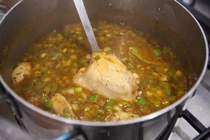 Куриный гамбо с андуйской колбасой