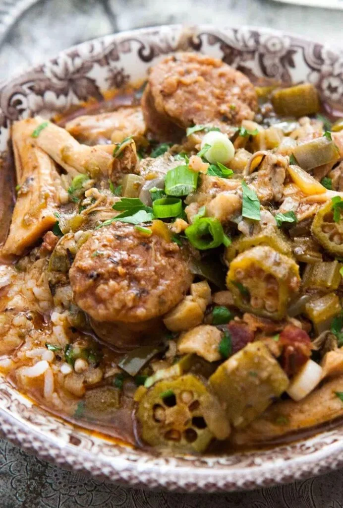 Куриный гамбо с андуйской колбасой