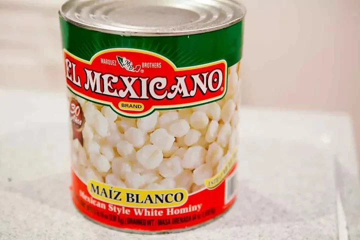 Позоле рохо (мексиканское рагу из свинины и гомини)