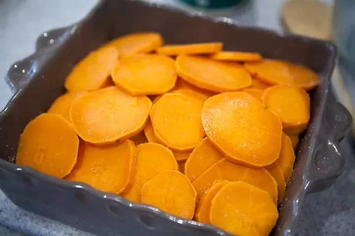Сладкий картофель в кленовой глазури с ореховой начинкой