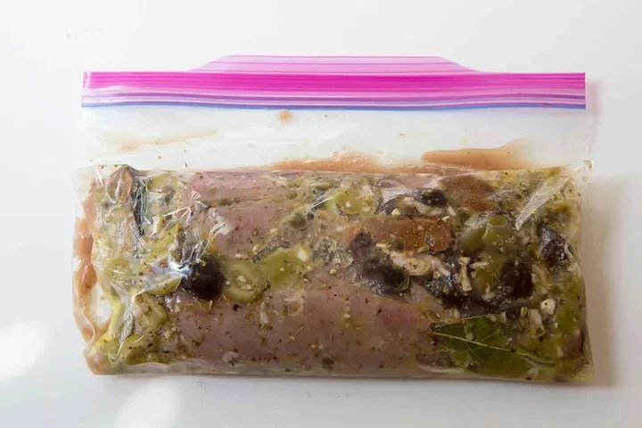Свиная вырезка с инжиром и оливками