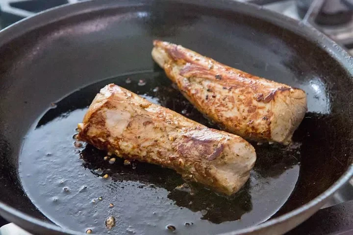 Свиная вырезка с инжиром и оливками