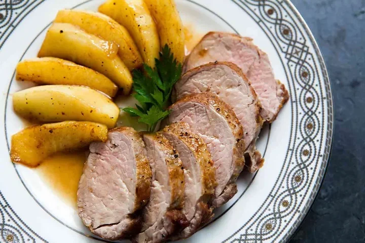 Свиная вырезка с яблоками 1 Свиная вырезка с яблоками