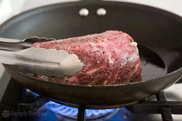 Жареная говяжья вырезка с солеными грибами