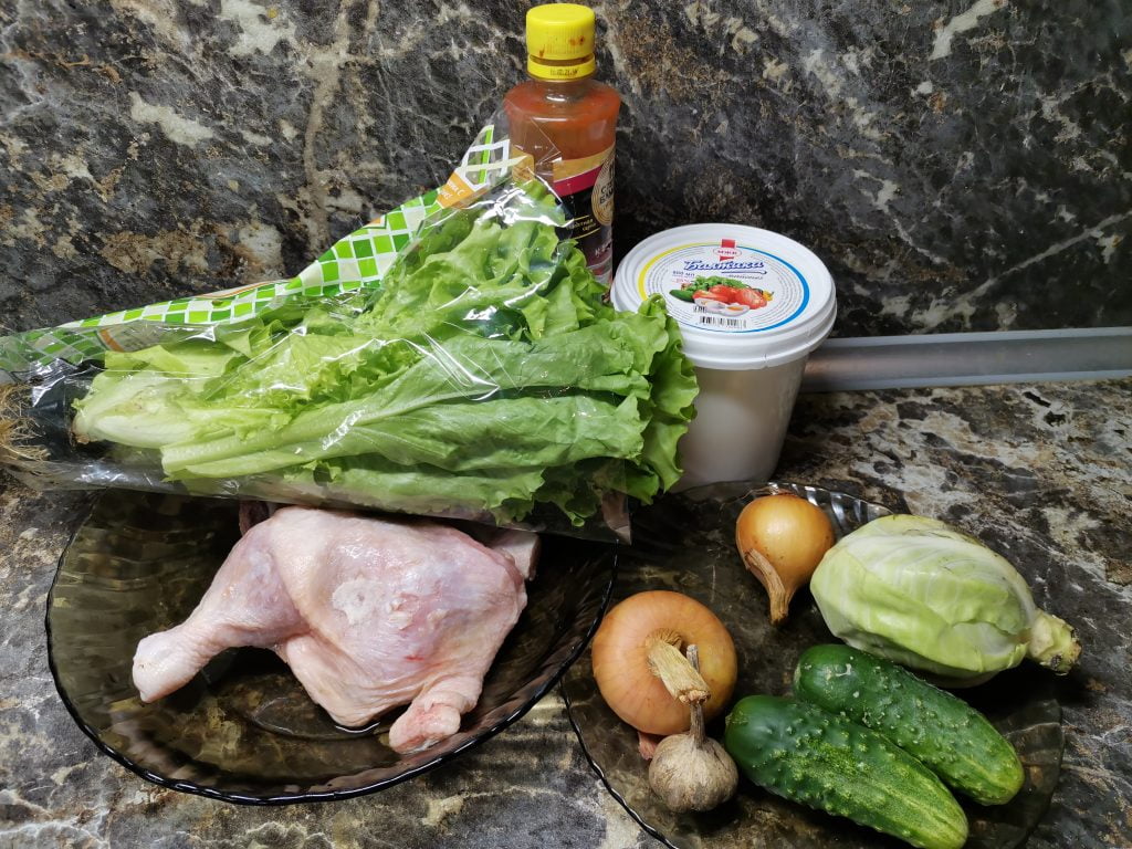 Домашняя шаурма с курицей и овощами, в круглом лаваше