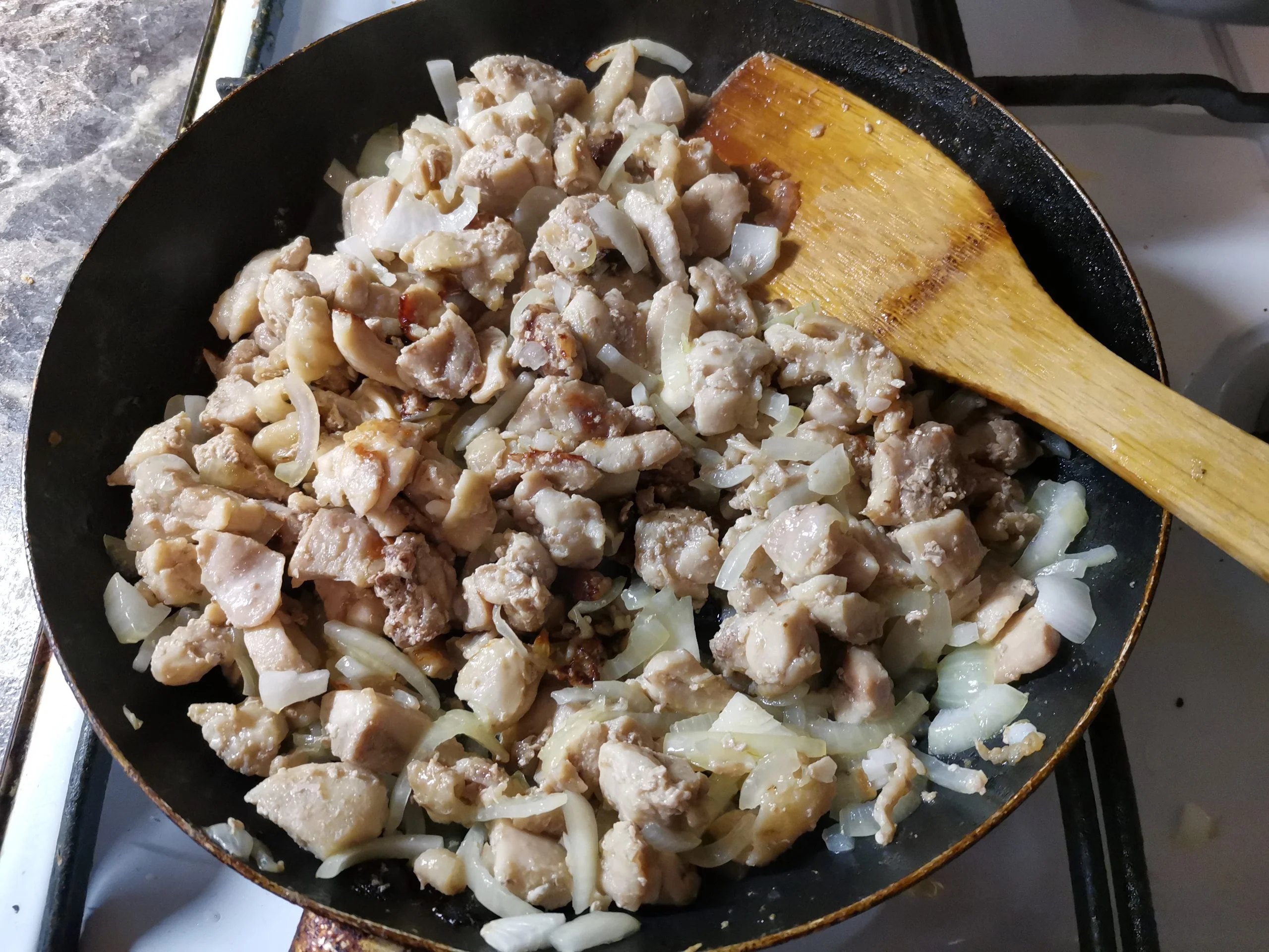 Домашняя шаурма с курицей и овощами, в круглом лаваше